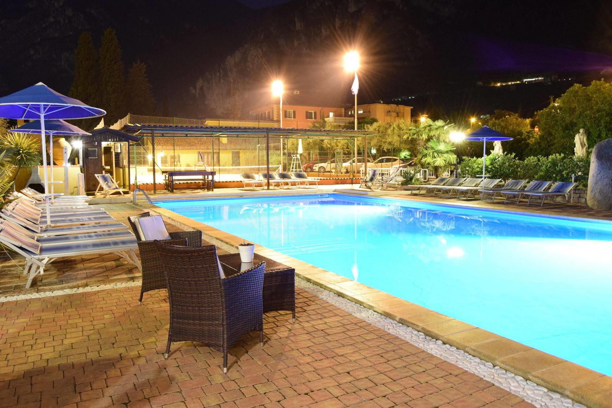 Residence Segattini Riva del Garda Buitenkant foto